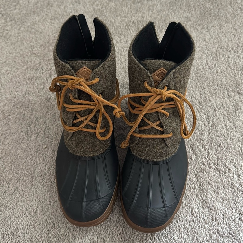 Sperry size 7 Women’s Duck Boot